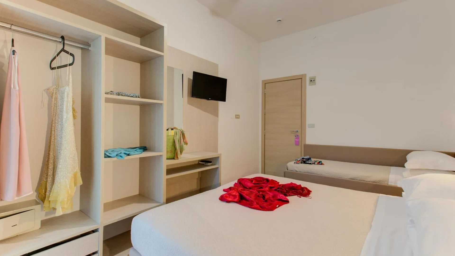 Hotel Cimarosa ريتشيوني 2*,  إيطاليا