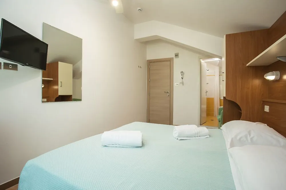 Hotel Cimarosa ريتشيوني