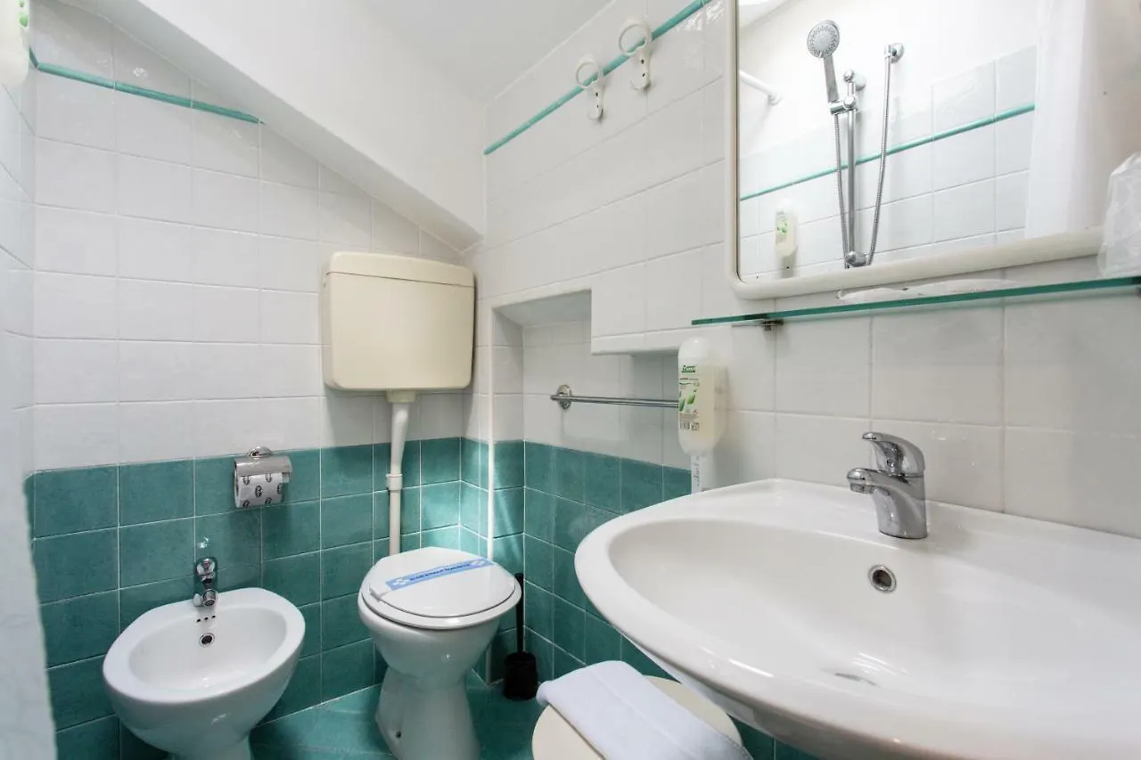 Hotel Cimarosa Riccione 2*,  Italien